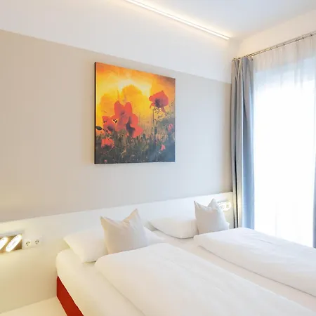 Отель Shome I Self-check-in I Free Parking 4*
