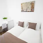 Hotel Shome I Self-check-in I Free Parking 4*