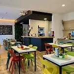 Hotel Shome I Self-check-in I Free Parking 4*