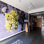 Shome I Self-check-in I Free Parking 4*