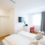 Shome I Self-check-in I Free Parking 4* Graz