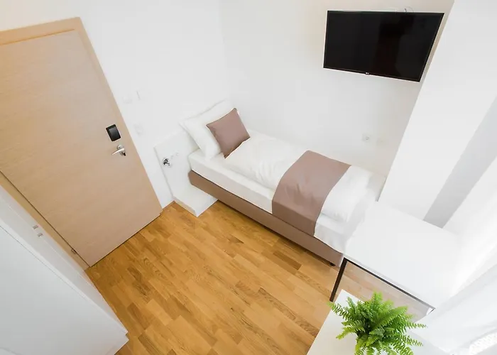 Shome I Self-check-in I Free Parking 4* Грац